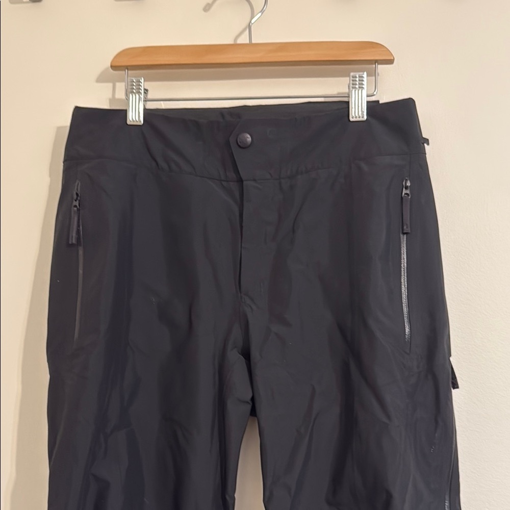Women Black Arc’teryx Gortex Pro Ski Pants. Size 8.